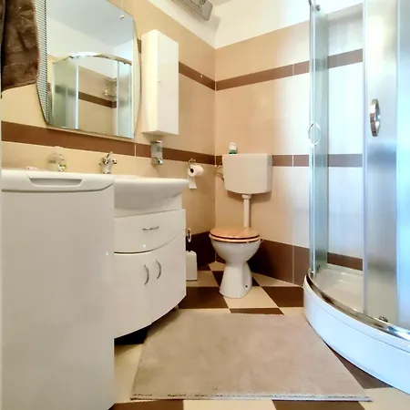 Close To The Sea And Apartament Veglia