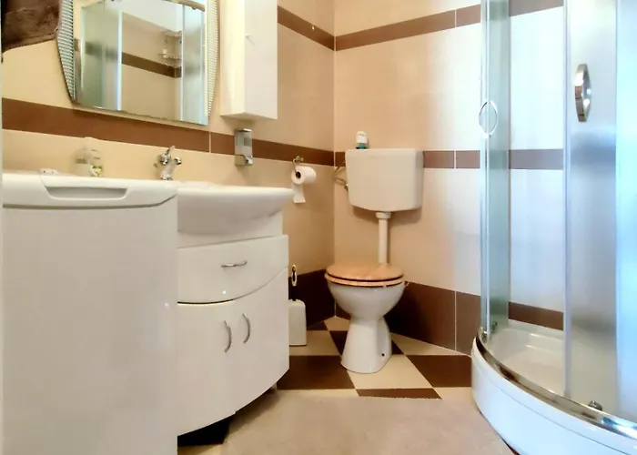 Close To The Sea And Apartament Veglia